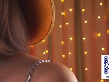 latina cam girl helenmoors image #3193893