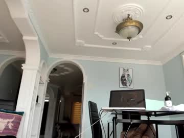 latina cam girl noemibcnz image #1113470