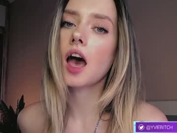 latina cam girl _yvie_ image #2512392