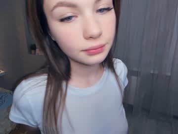 latina cam girl smiles_energy image #3942408