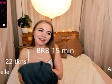 latina cam girl aryacoy image #1747084