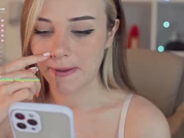 latina cam girl mia_milagros image #1397597
