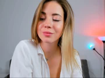 latina cam girl emmi_rosee image #2555692