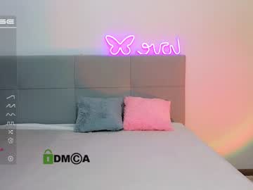 latina cam girl small_blondee image #3107730