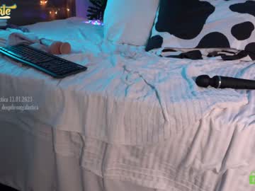 latina cam girl _deepthroatgalactica image #2327545