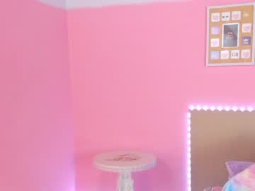 latina cam girl little_effy18 image #2047473