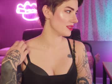 latina cam girl aynmarie image #4577955
