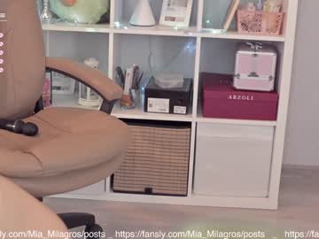 latina cam girl mia_milagros image #1575382