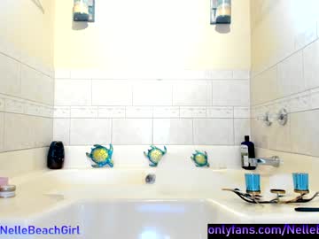 latina cam girl nellebeachgirl image #1027681