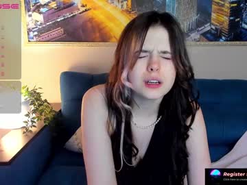 latina cam girl nessa_more image #2309595
