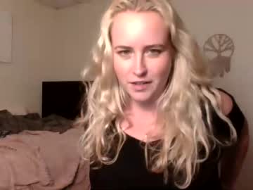 latina cam girl blonde4lyfe image #3536329