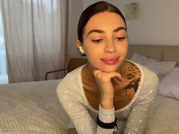 latina cam girl cuteelsa_ image #4371709