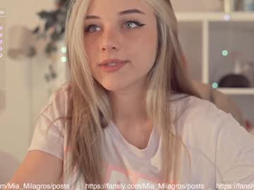 latina cam girl mia_milagros image #1478992