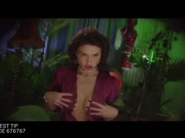 latina cam girl lucieoude_ image #2496036