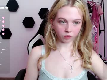 latina cam girl small_blondee image #2868942