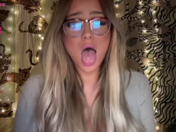 latina cam girl ari_02 image #3393121