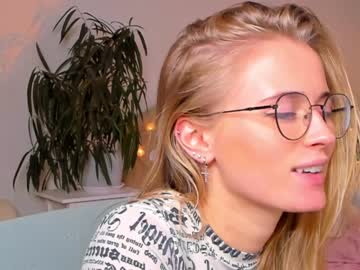 latina cam girl linellali image #1755298