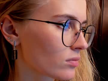 latina cam girl linellali image #1825368