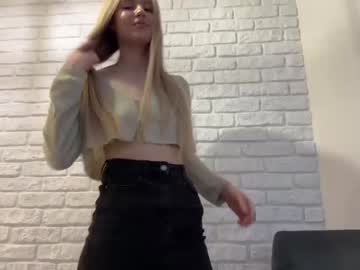 latina cam girl riley_ly image #3019245