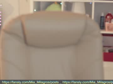latina cam girl mia_milagros image #1431037