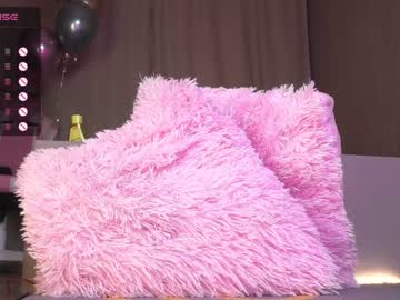 latina cam girl queenelia image #4134502