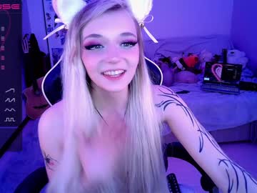 latina cam girl _b_a_n_s_h_e_e_ image #2990789