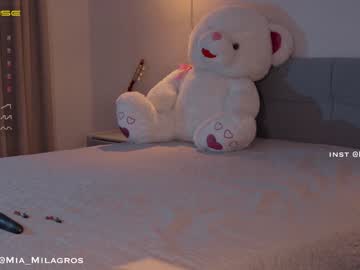 latina cam girl mia_milagros image #2229492
