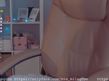 latina cam girl mia_milagros image #789968