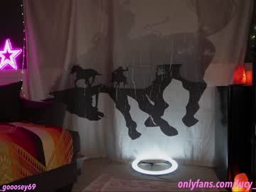 latina cam girl lucy_gooosey image #4370267