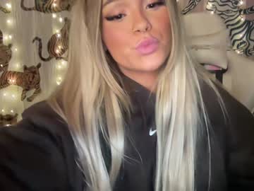 latina cam girl ari_02 image #3455403