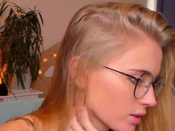 latina cam girl linellali image #1758104