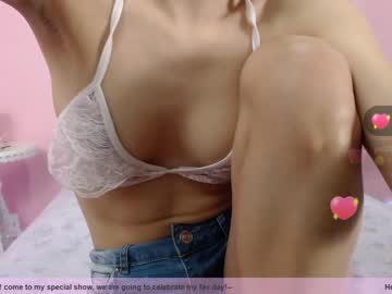 latina cam girl little_effy18 image #1070361