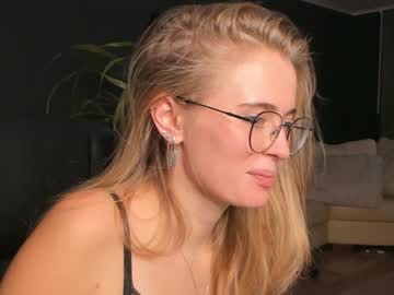 latina cam girl linellali image #1849658