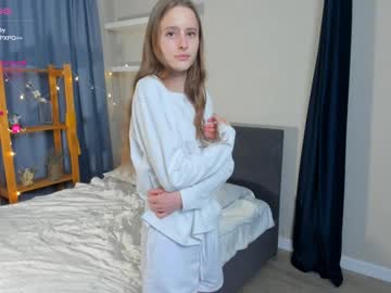 latina cam girl queeniechaplin image #4662872