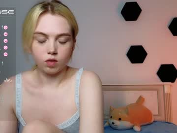 latina cam girl small_blondee image #2983009