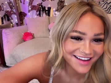 latina cam girl ari_02 image #4504549