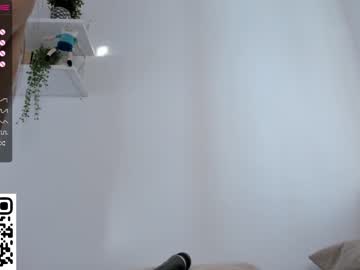 latina cam girl peek_in_my_window image #4029594