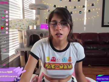 latina cam girl violetttflowers image #3091060