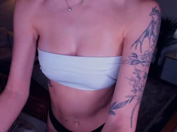 latina cam girl erinwils image #4131611