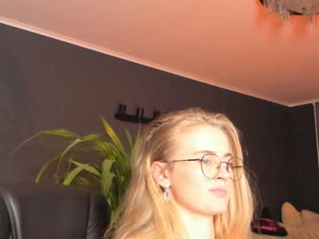 latina cam girl linellali image #1868076