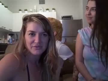 latina cam couple shyfarmyogi image #1413608