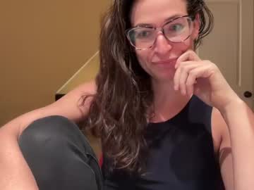 latina cam girl letmesitonit22456 image #3895065