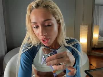 latina cam girl _mito_69 image #3938207