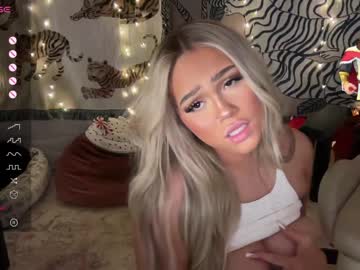 latina cam girl ari_02 image #3732991