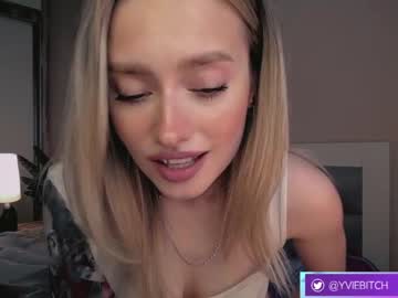 latina cam girl _yvie_ image #2778337