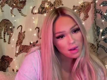 latina cam girl ari_02 image #4315535