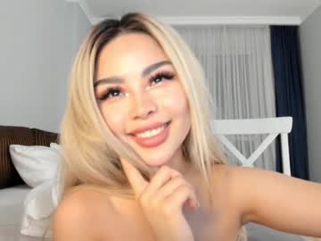 latina cam girl bae_suz image #385572