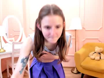 blushing_ellie latina cam