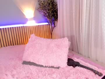 latina cam girl little_effy18 image #4600600