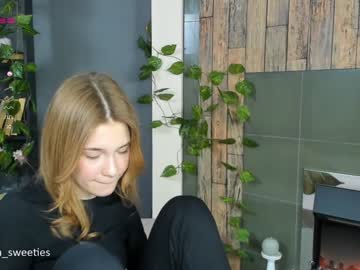 latina cam couple thomashelena image #847536